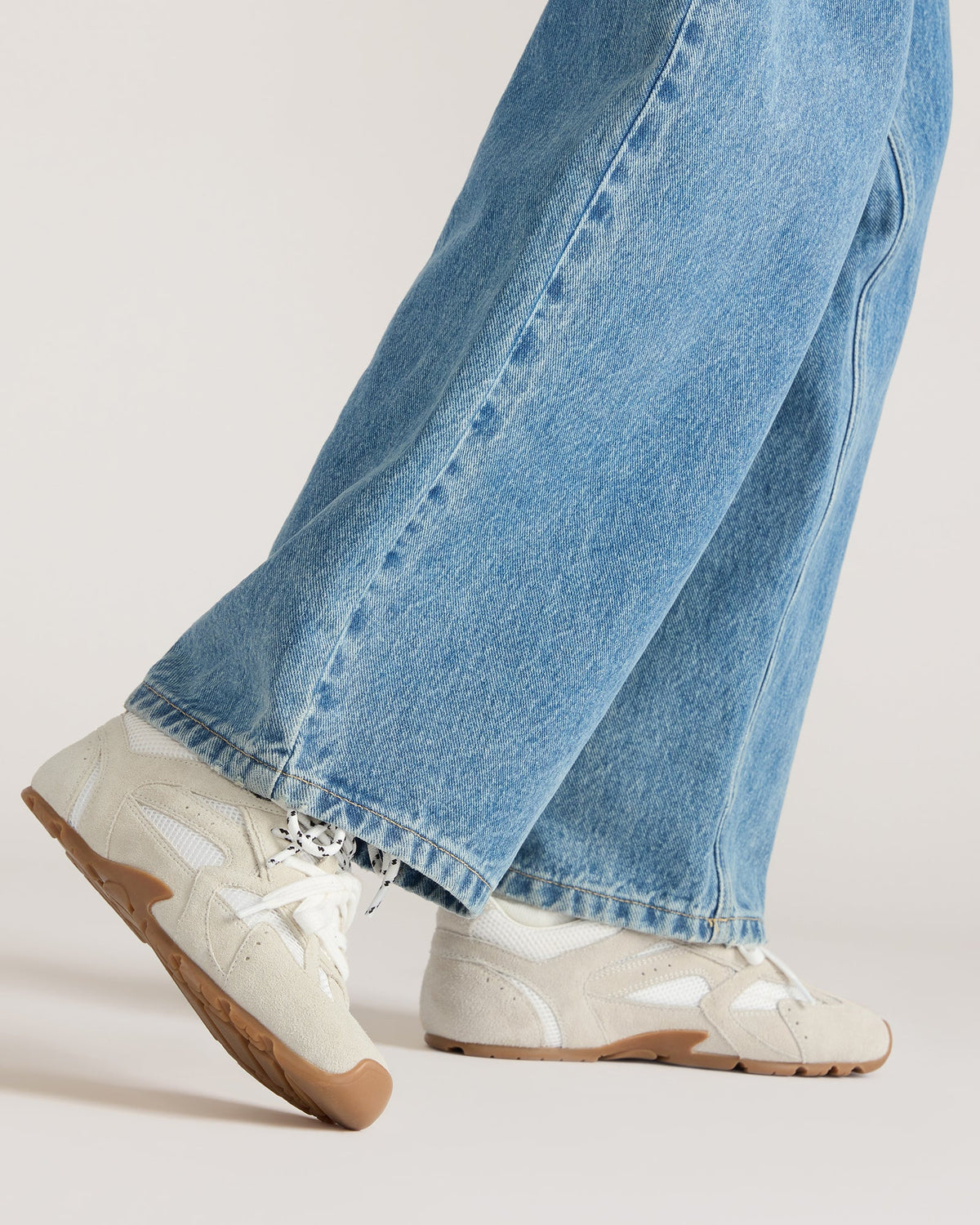 AZIEL Sand Suede Low-Top Lace-Up Women's Sneakers