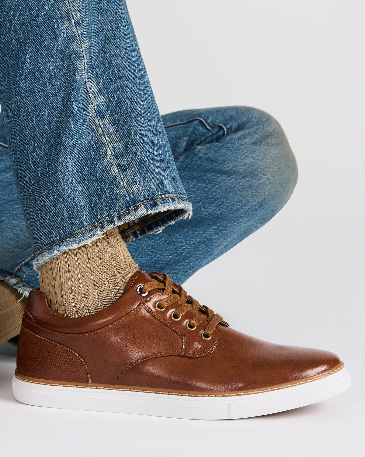 GUSS Tan Low-Top Men's Casual Shoe